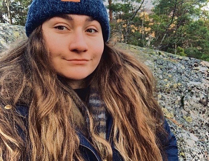 Annabelle Lloyd, artist from the UK - Craft Resin US