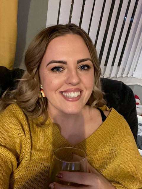 Cheryl, Resin Artist - @chezy.handmadedesigns - Craft Resin US