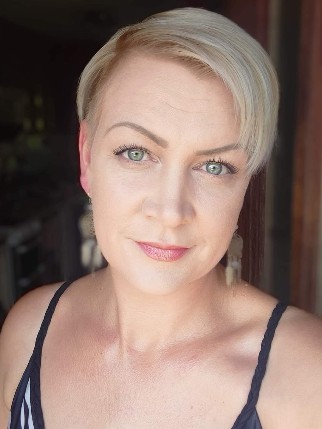 Jane Britton, Resin Artist - @mesmeresin - Craft Resin US