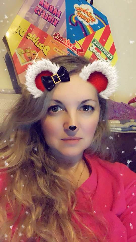 Julie White, Artist from the UK - Craft Resin US