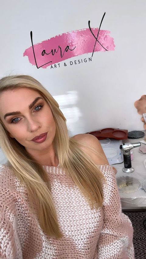 Laura Cross, Resin Artist - @laura.cross.art - Craft Resin US