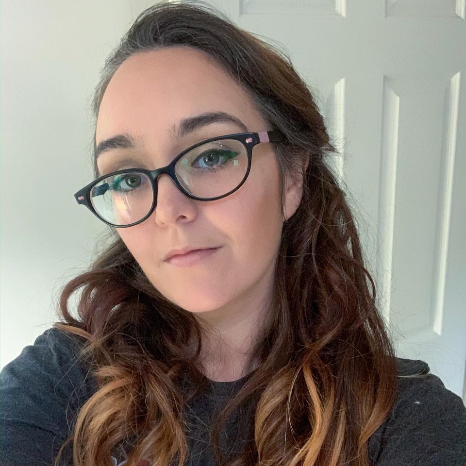 Lucy-Grace Steele, artist from the UK - Craft Resin US