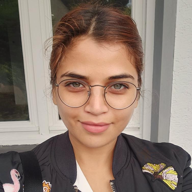 Sherry Höhner, artist from Germany - Craft Resin US