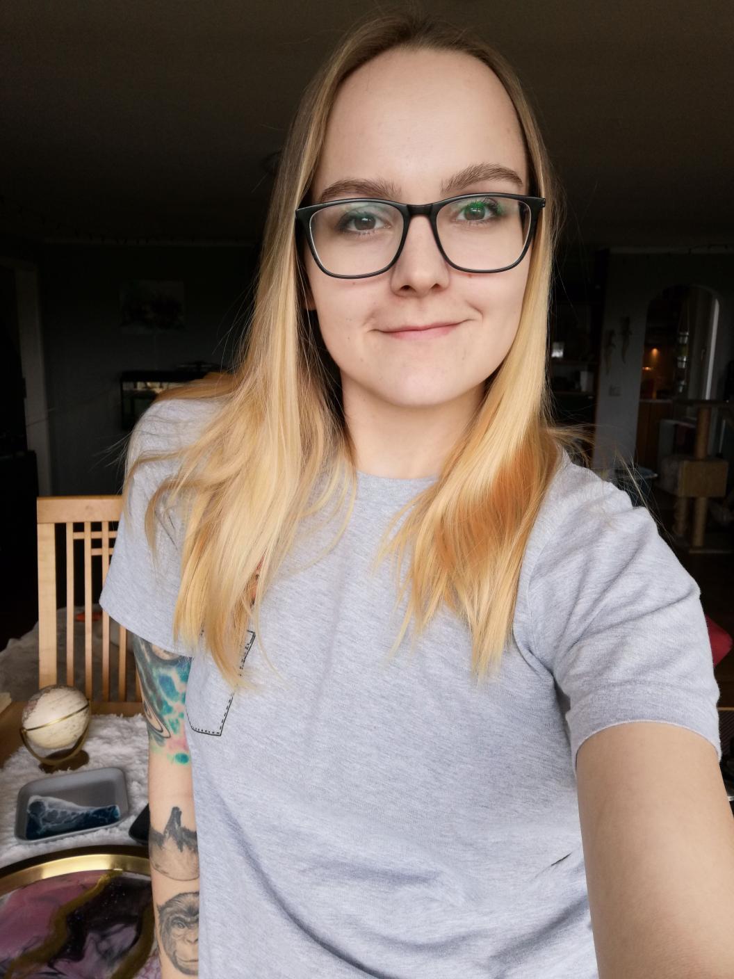 Vera Schilling, artist from Germany - Craft Resin US