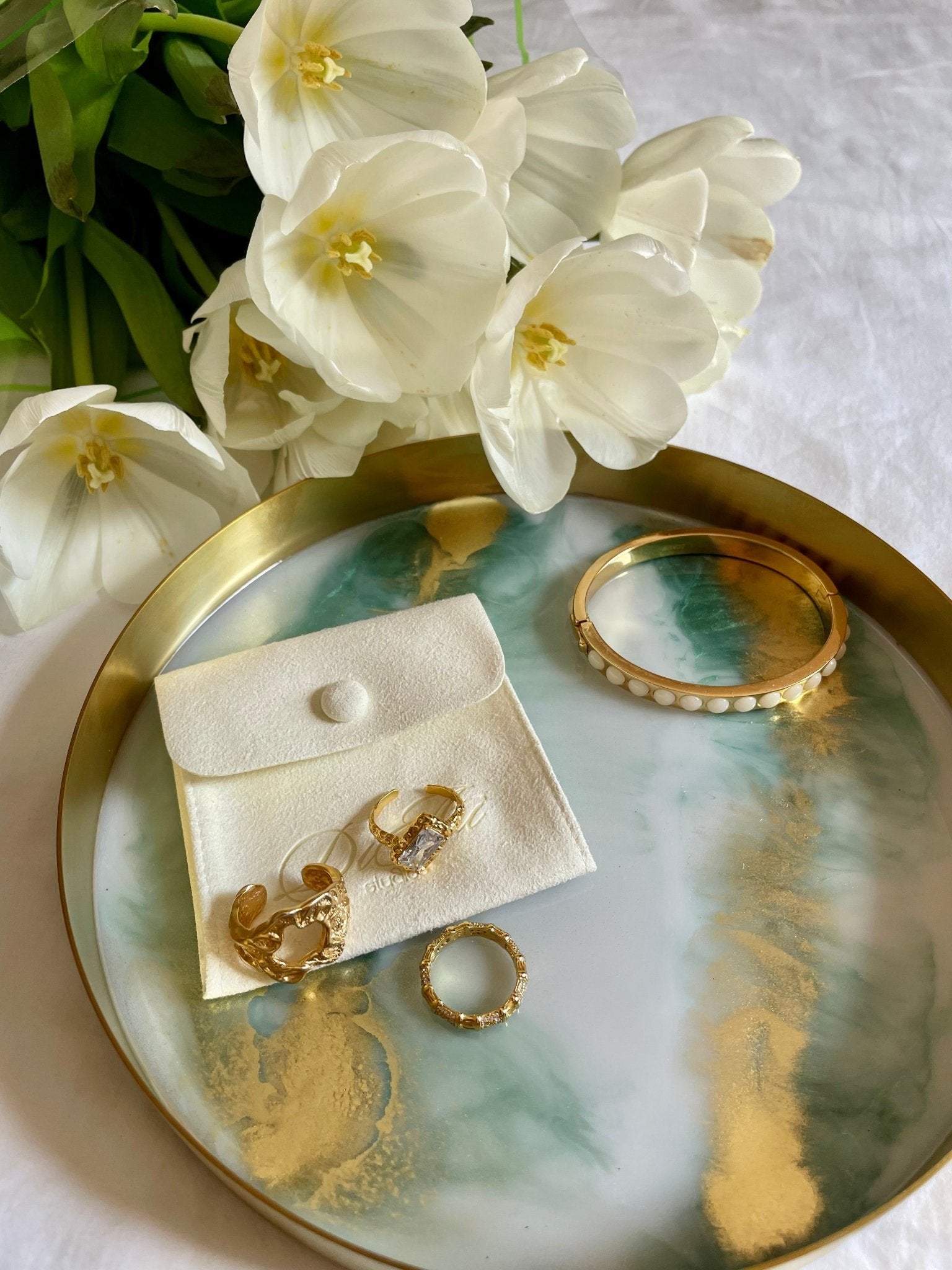 Xhoana, Resin Artist @eleve.studios - Craft Resin US