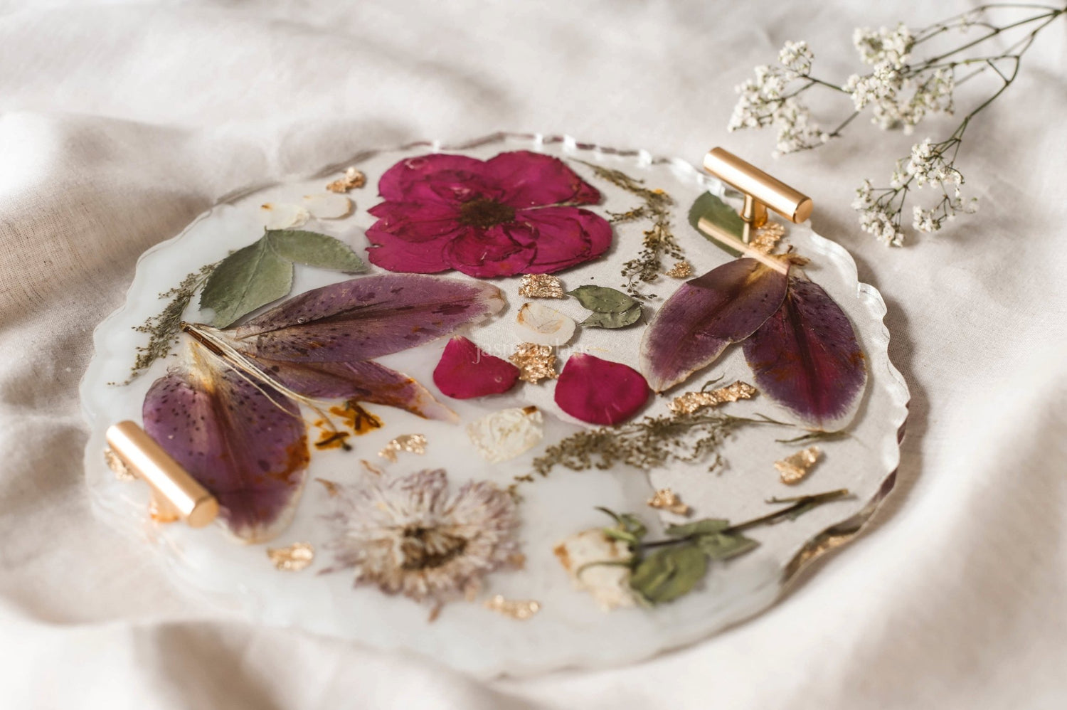 Yasmeen, Resin Artist - @jasminelaneco - Craft Resin US