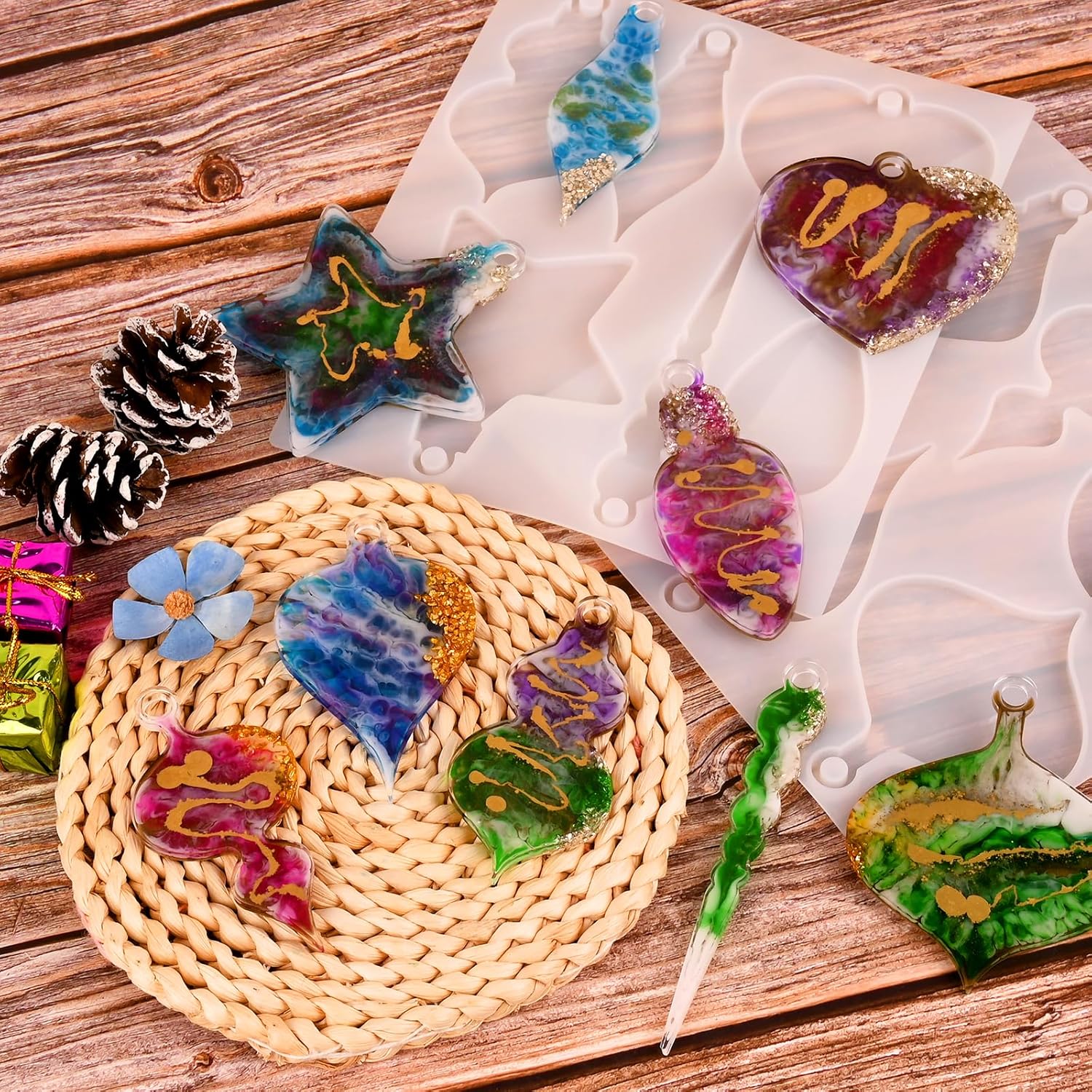 Silicone Molds - 2 Pcs Christmas Ornaments & Pendant Molds for Epoxy Resin DIY Crafts & Jewelry Xmas Decor Gift