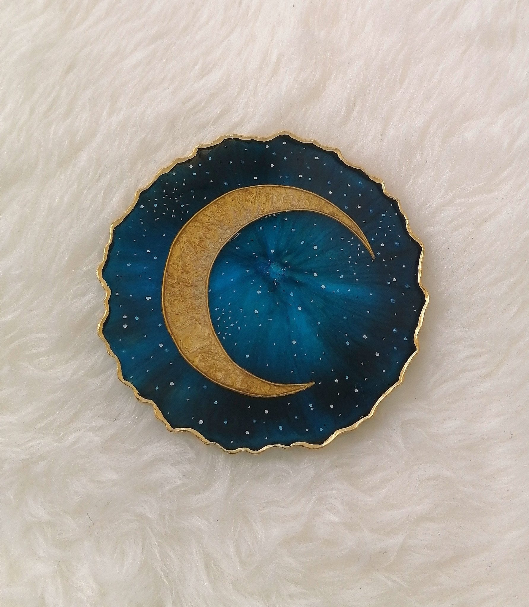 Anila Shah, artist from the UK - Craft Resin US