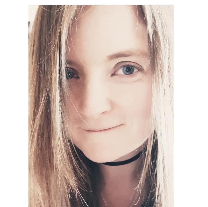 Michelle Sheppard, artist from the UK - Craft Resin