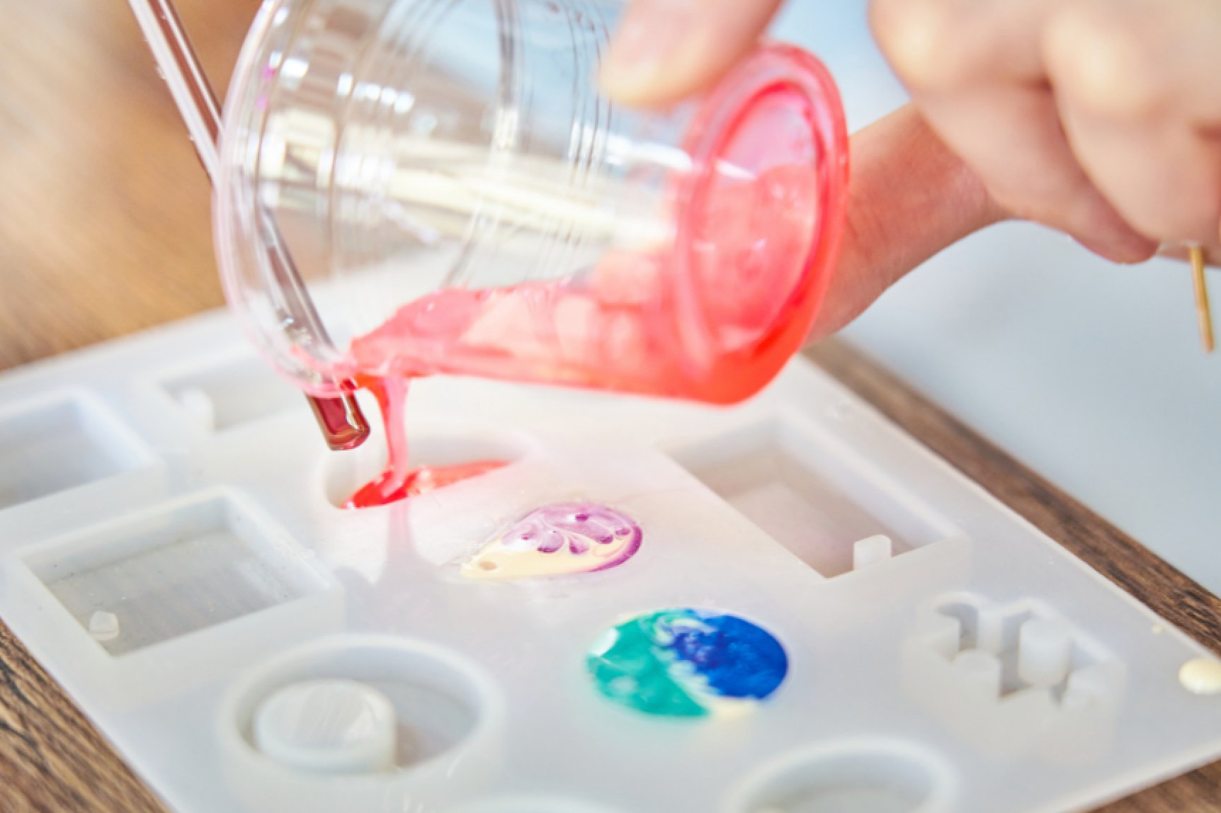What Mold Do I need For Casting Epoxy Resin? - Craft Resin US